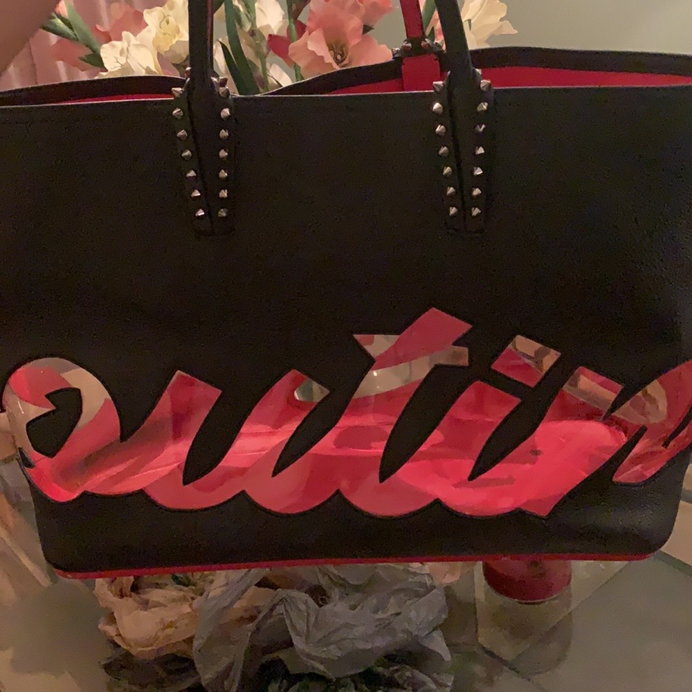 CHRISTIAN LOUBOUTIN
Cabata Paris Logo Calfskin - Picture 7 of 9